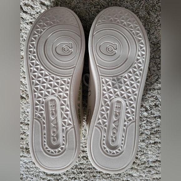 NWT New York Themed Adorable Sneakers - Picture 6 of 8